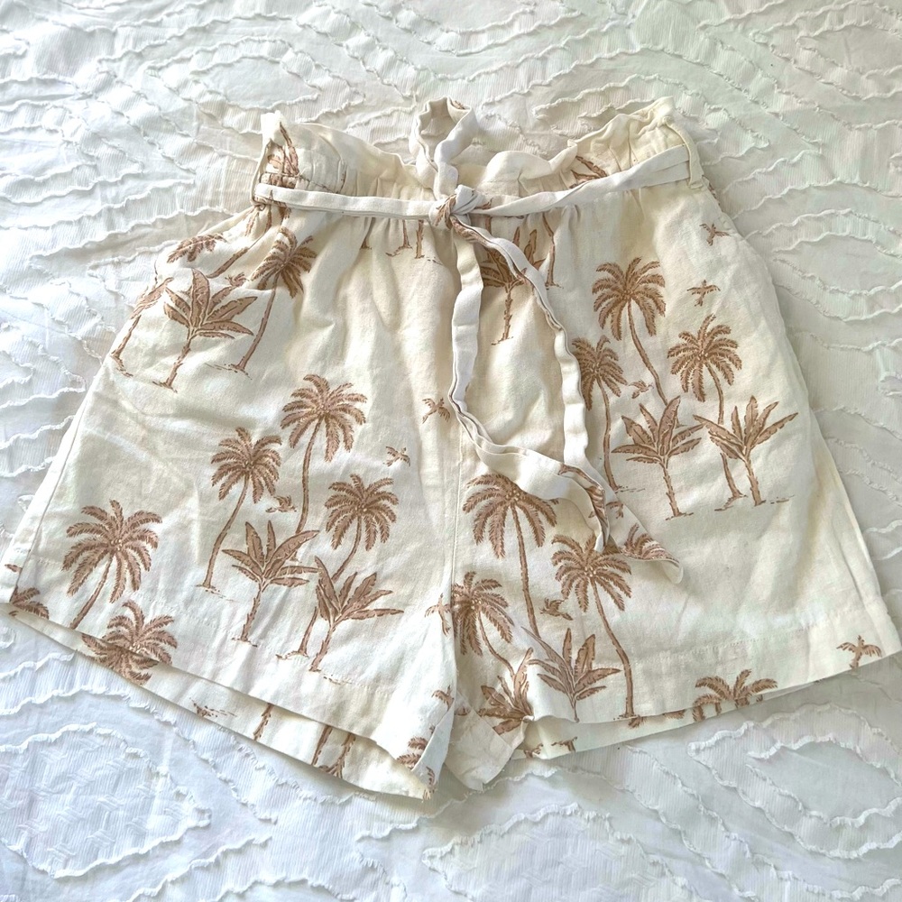 White High Waisted Short